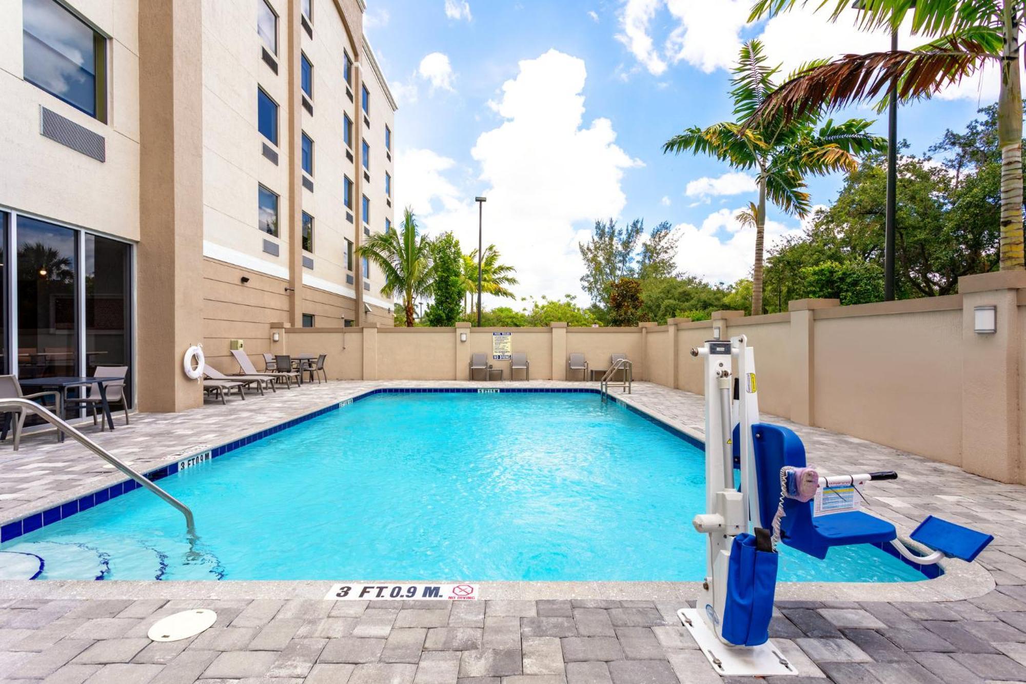 Holiday Inn Express & Suites - Miramar By Ihg Exterior foto